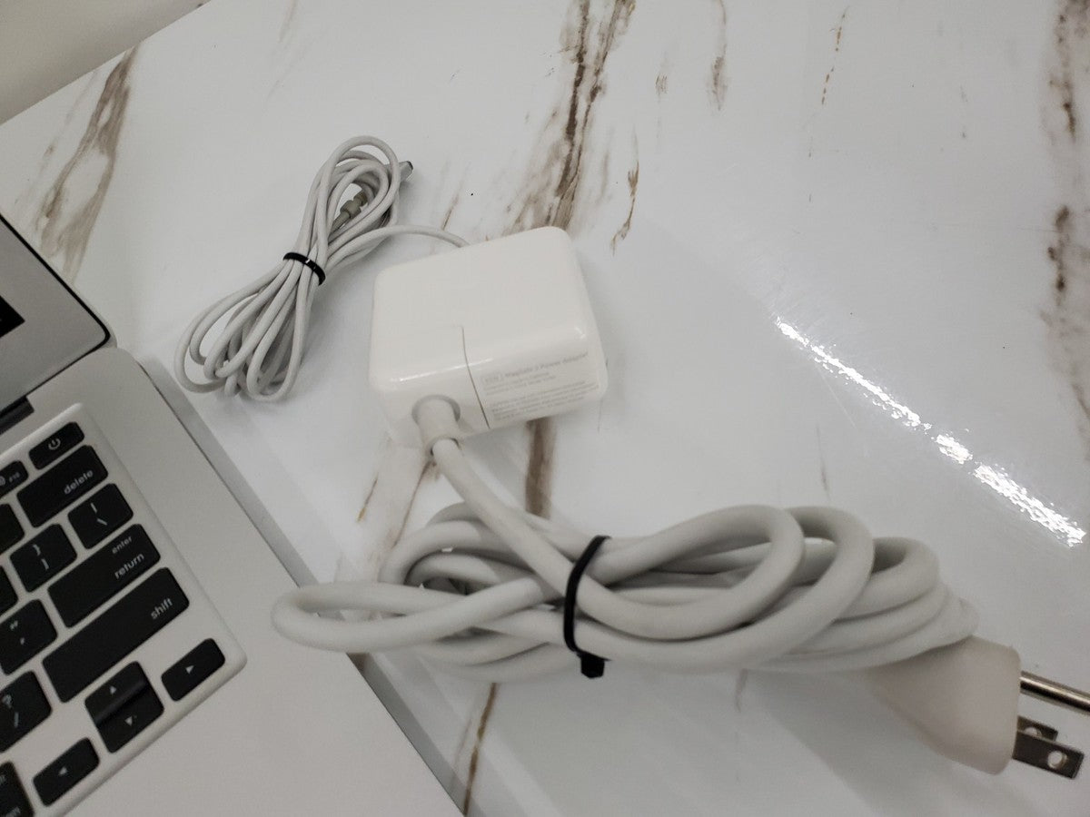 Apple MacBook Air A1466 13.3" Intel I5 CPU 4GB RAM 120 SSD
